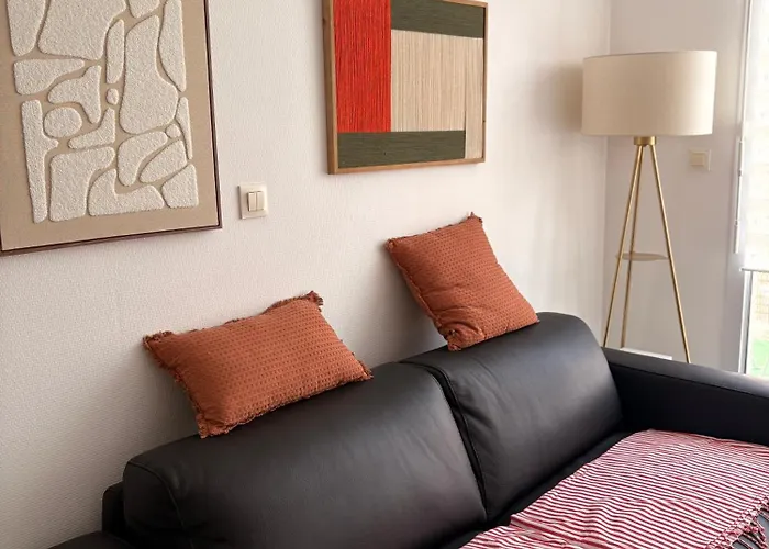 Lägenhet Petit Chez Moi Avec Parking Nîmes