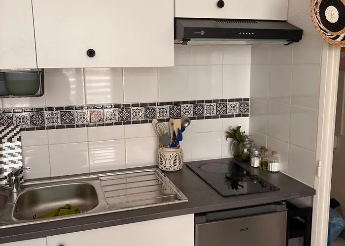 Petit Chez Moi Avec Parking Lägenhet Nîmes